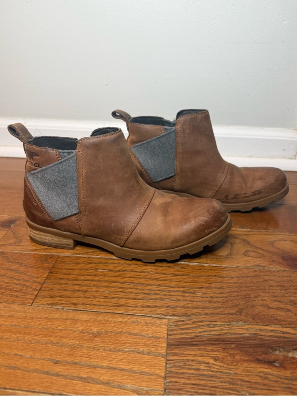 Sorel Women’s Brown Leather Emelie Chelsea Boots